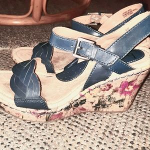 Boc blue/floral wedge shoe size 6